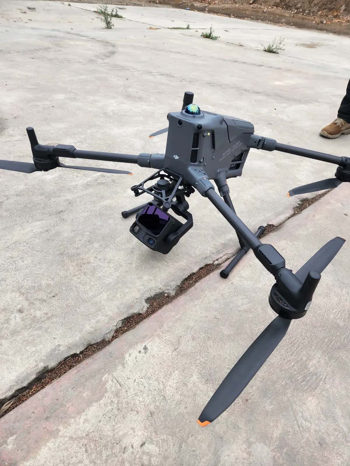 Drone Matrice 400 con el sensor LiDAR Zenmuse L2 montado en el gimbal