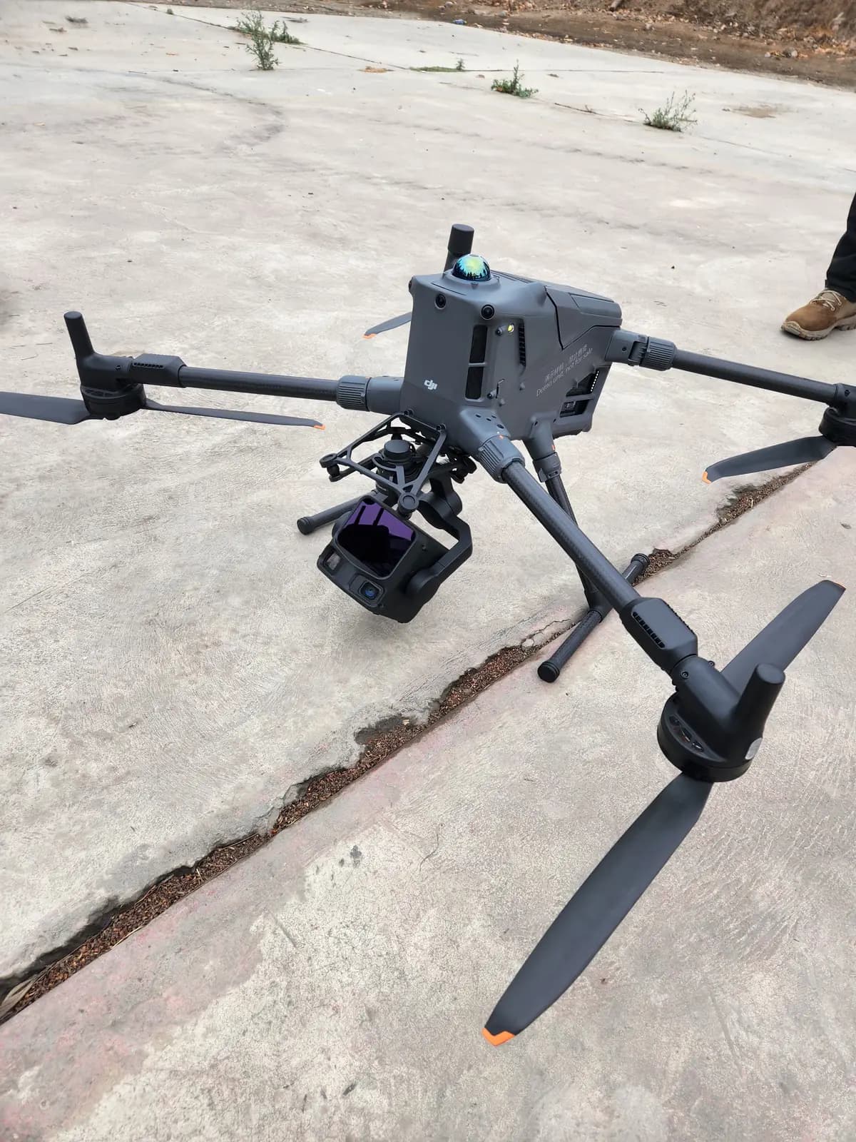 Drone Matrice 400 con el sensor LiDAR Zenmuse L2 montado en el gimbal